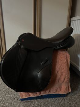 K2 Albion jump saddle medium wide 17 1/2, K2 Albion jump saddle  Legend , Jodie , Jumping Saddle, Ebbw Vale