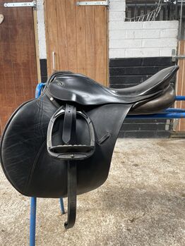 Keiffer 17.5 inch jump saddle, Keiffer Jump saddle, Edyta Derda, Springsattel, Edgeworthstown