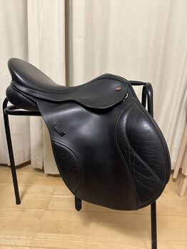 Kent and Masters Black 17.5 GP Saddle, Kent and Masters, Sarah, All Purpose Saddle, Leeds