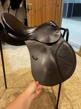 Kent and masters saddle