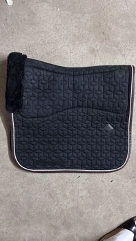 Kentucky Dressur Schabracke schwarz mit schwarzem Fell, Kentucky, Laura P., Dressage Pads, Mainz
