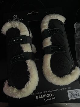 Kentucky gamaschen Set mit Streichkappen, Kentucky  Dark Green bamboo Velvet , Sarah, Tendon Boots, Köln