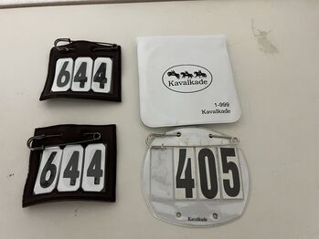 Kentucky Horsewear Braun Startnummer PVC mit Sicherheitsnadel /Waldhausen 3-stellig Kopfnummern Set, Kentucky / Waldhausen Startnummern Set, Tom, Sonstiges, Herne