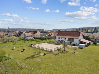 KERNSANIERTE REITSPORTIMMOBILIE IN IDYLLISCHER UMGEBUNG FÜR DIE PRIVATE PFERDEHALTUNG, Immoleader Immobilen GmbH / reitsportimmobilien.ch, Pferdeimmobilien, Hünenberg