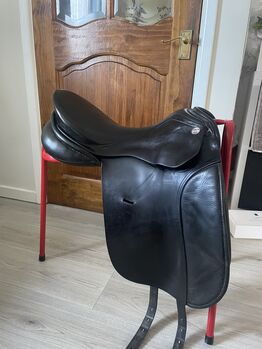Kn 17.5’ dressage saddle, Karl niedersuess, Laura, Dressage Saddle, Pembroke dock