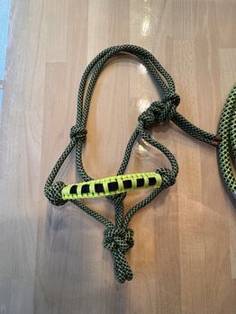 Knotenhalfter von GHP in Größe Pony Grün mit passendem Führstrick GHP Knotenhalfter und Strick 