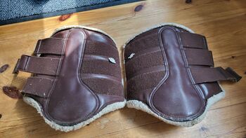 Gamaschen für hinten und vorne mit Fell von HKM, HKM, Doris Lichy, Tendon Boots,  Berlin