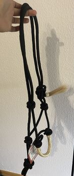 L-pro West Knotenhalfter mit Rohhaut, L-pro West, Lisa Sauerzweig, Halters, Troisdorf 