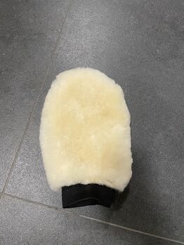 Lammfell Handschuh neu, Loesdau, Verena, Grooming Brushes & Equipment, Neuenstein
