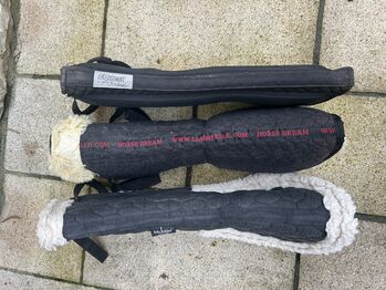 Lammfellpads/ Sattelpad Equest, Christ und Felix Bühler Equest, Christ, Felix Bühler Lammfellpads