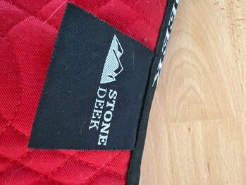 Lammfellpad von Stonedeek Kirschrot/schwarz, Stonedeek Lammfellpad, Myriam, Westernpads, Heilbronn