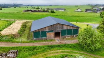 Hofanwesen mit Reithalle, Stallungen und ca. 4,48 ha Grundstück – ideal für Pferdeliebhaber
