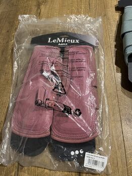 Le Mieux peony brushing boots XL, Le Mieux  Le Mieux peony brushing boots  XL, Emily Edmundson, Pozostałe, Hounslow, London