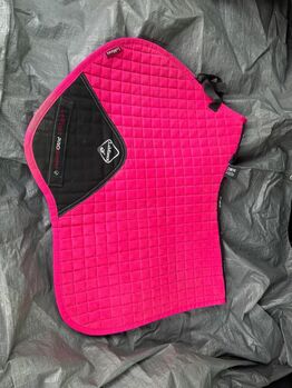 Lemieux fuchsia  saddle pad, Lemieux  Close contact , Emma quirky cobs 33, Andere Pads, Liverpool 