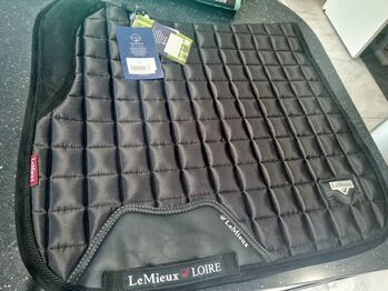 Lemieux large black loire dressage pad, Sarah, Schabracken, Lincoln