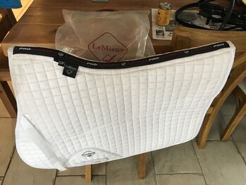 LeMieux Prolambskin dressage pad, LeMieux Prolambskin, Sharon noble, Czapraki