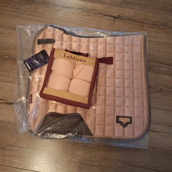 Lemieux Rose Schabracke mit Bandagen, Lemieux , ADN, Dressage Pads, Duisburg