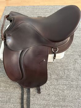 Lederbaumsattel von Fa. Sattelglück 18 Zoll, braun, Modell Viento Sattelglück Viento Dressursattel
