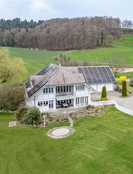 Lichtdurchflutete Landhaus-Villa mit Pferdestallungen, Suter Manuel, Equestrian Properties, Altbüron
