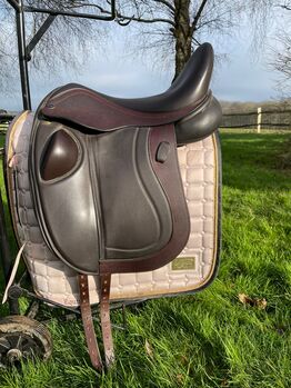 Louisa Cuomo Dressage Saddle, Louisa Cuomo Capri, Jennifer, Dressage Saddle, EDENBRIDGE