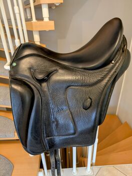 Ludomar Geminis flexible Sattel, schwarz, 18er Sitzfläche, Ludomar Geminis flexible, Katja Johst, Dressursattel, Bargteheide 