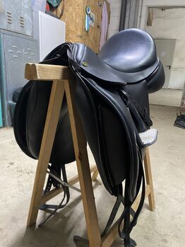 Magnus Wehrheim Dressursattel 18 Zoll Maßsattel wie neu