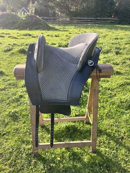 Marjoman Riano met Zalea grijs-zwart, Marjoman Riano, Tish van Walsem-Kuiper, Barocksattel, Nieuwlande