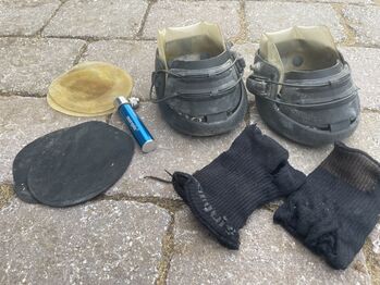 Marquis Hufschuhe Gr. 1, 2x Einlagen, Stulpen, Lupftpumpe, Marquis, Lea, Hoof Boots & Therapy Boots, Fellbach