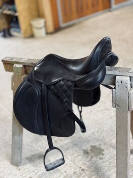Massimo Saddle Up VS/VSD 17,5 KW 34 – neuwertig – austauschbare Pauschen, Massimo Saddle Up, Saskia Greinmeister, Vielseitigkeitssattel (VS), Salzburg