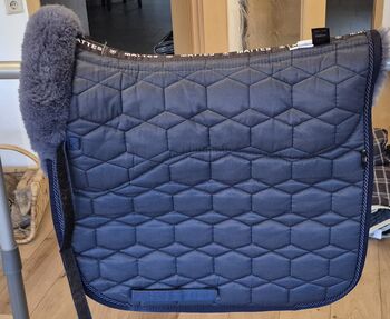 Mattes Lammfell-Schabracke, Gr. L, Dressur, Mattes Lammfell-Dressurschabracke, Anne, Dressage Pads, Dorsten