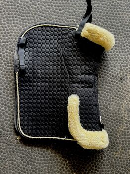 Mattes Dressurschabracke mit Lammfell, guter Zustand, Mattes, Anne-Sophie Schnyder, Dressage Pads, Horw