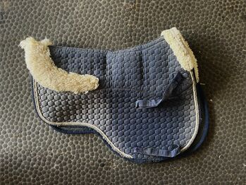 Mattes Springschabracke mit Lammfell - gebraucht, aber guter Zustand, Mattes, Anne-Sophie Schnyder, Dressage Pads, Horw