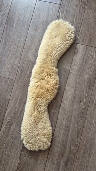 MATTES Lammfell Kurzgurt Mondform 65 cm MATTES Lammfell Kurzgurt Mond
