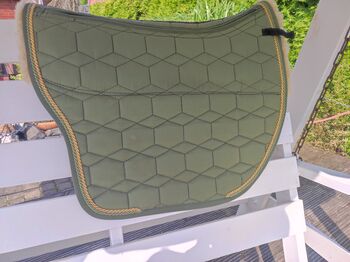 Mattes Lammfell Schabracke Gr. M, Mattes  Lammfell im Sitzbereich , P.B., Dressage Pads, Krummhörn Hamswehrum