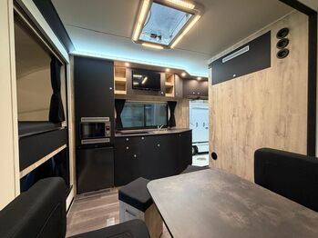 Mercedes-Benz Pferdetransporter Fuso POP-Out 3 Stellplätze Wohnmobil Dickenherr Mercedes -Benz Fuso Dickenherr Fuso