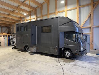 Mercedes-Benz Pferdetransporter Fuso POP-Out 3 Stellplätze Wohnmobil, Dickenherr Mercedes -Benz Fuso Dickenherr Fuso, Gerhard Strobel (Dickenherr Trucks und Trailers), Pferdeanhänger, Baden-Württemberg - Unterschneidheim