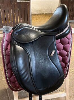 ***Mit Garantie*** IKONIC Light Dressursattel Kalbsleder Doppelblatt 18 Zoll, Ikonic Light Dressursattel Doppeltblatt Kalbsleder, Line Backsen, Dressage Saddle, Hamburg