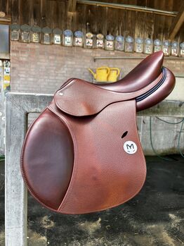 Meyer Springsattel 17“, Meyer Selles, Zoe, Jumping Saddle, Basel