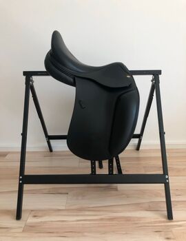 Neuwertiger Cobra Dressursattel 17,5' Cobra