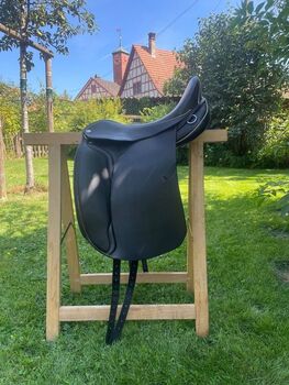Neuwertiger Sommer "Somero" Dressursattel, Sommer Somero, Stephanie Mathis, Dressage Saddle, Oerlingen