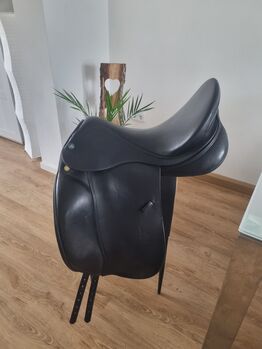 Neuwertiger Prestige Modena 17“(17,5) Dressursattel mit doubliertem Leder, Prestige  Modena, Saskia Nowottny , Dressage Saddle, Poppenhausen 