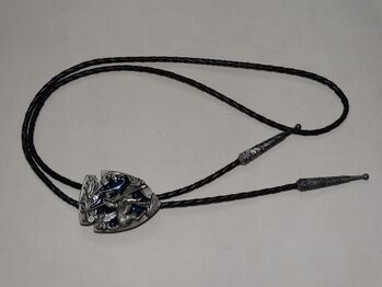 Neuwertige USA Western-Krawatte silber blau Lederband Verstellbar Bolo Tie Westernkrawatte, Anne, Equestrian Jewelry, Wahrenholz