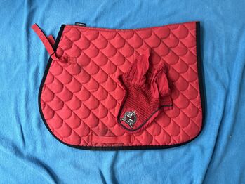 Mustang Schabracke Rot + Fliegenhaube, Mustang , Werny, Dressage Pads, Lassee