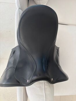Neuwertiger Josef Hildmann Dressursattel Grandioso Spezial 17" Josef Hildmann Grandioso Spezial 17"