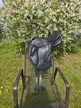 NEU Ikonic Evolution 17,5 Dressursattel DEV01 Monoblatt, IKONIC DEV01, Nadine Semrau, Dressage Saddle, Kreuzlingen