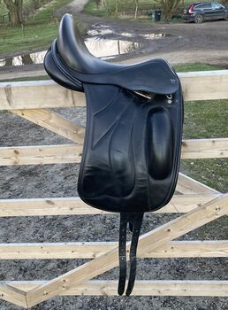 Nick dolman monoflap dressage saddle, Nick dolman, Amber, Dressage Saddle, Thames Ditton