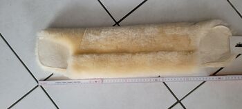 Neuer Lammfellsattelgurtüberzug mit Klettverschluss StoneDeek