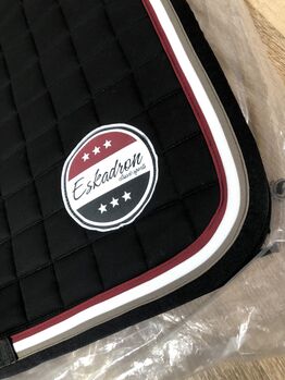 neue Eskadron Schabracke DL Tricolor darkred Eskadron
