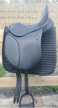 New Schleese saddle 17 " Nina, Schleese  Nina, Fleur, Dressage Saddle, Oosterwolde 