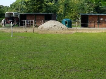 Offenstall: Platz für 1 - 2 Pferde/Ponys im Kreis Pinneberg, Zoschi, Horse Stables, Halstenbek